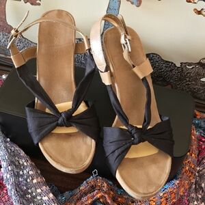 🖤 AEROSOLES Black Fabric Twisted Bow Wedge Sandals – Size 10